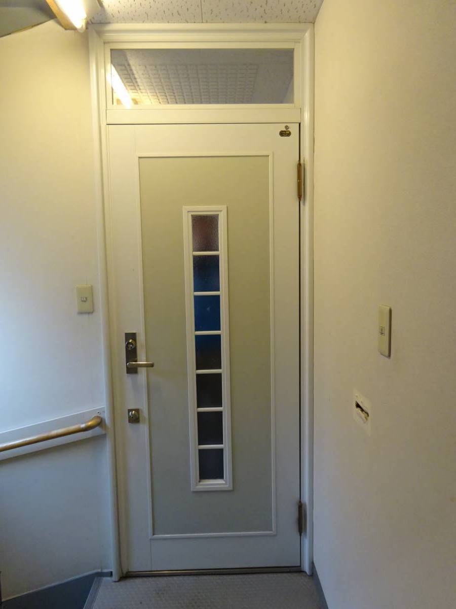 北硝トーヨー住器のリフォーム玄関ドアの施工前の写真1