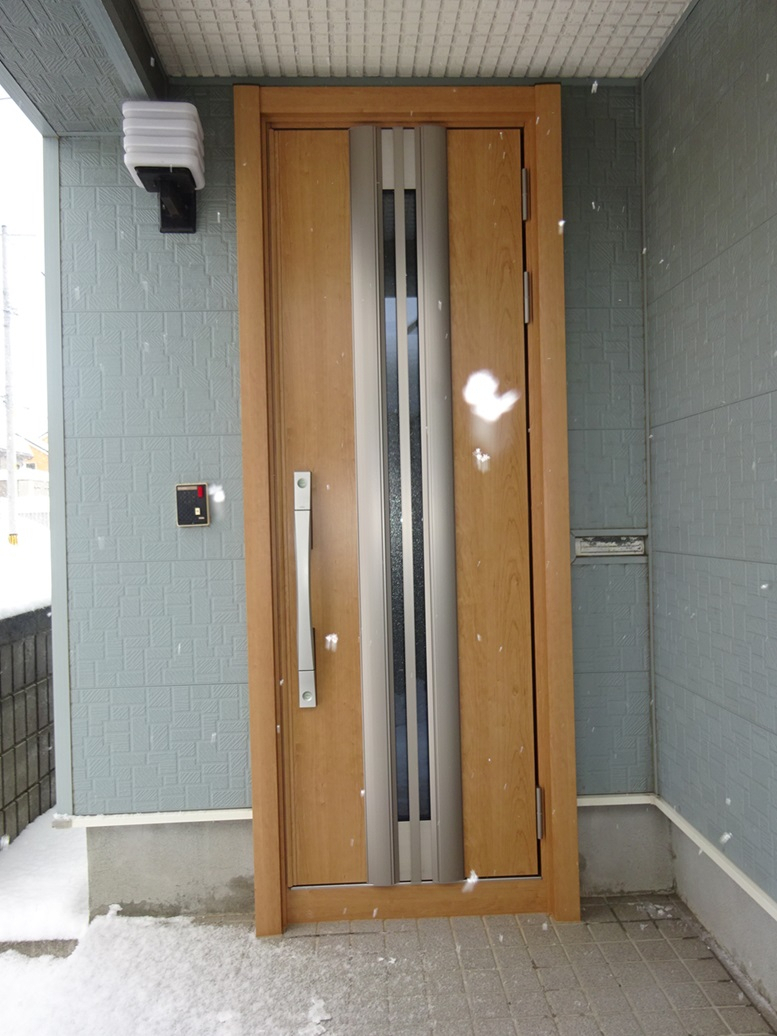 北硝トーヨー住器の玄関ドア改修工事の施工後の写真1