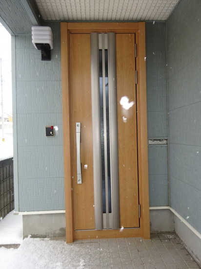 北硝トーヨー住器の玄関ドア改修工事施工事例写真1