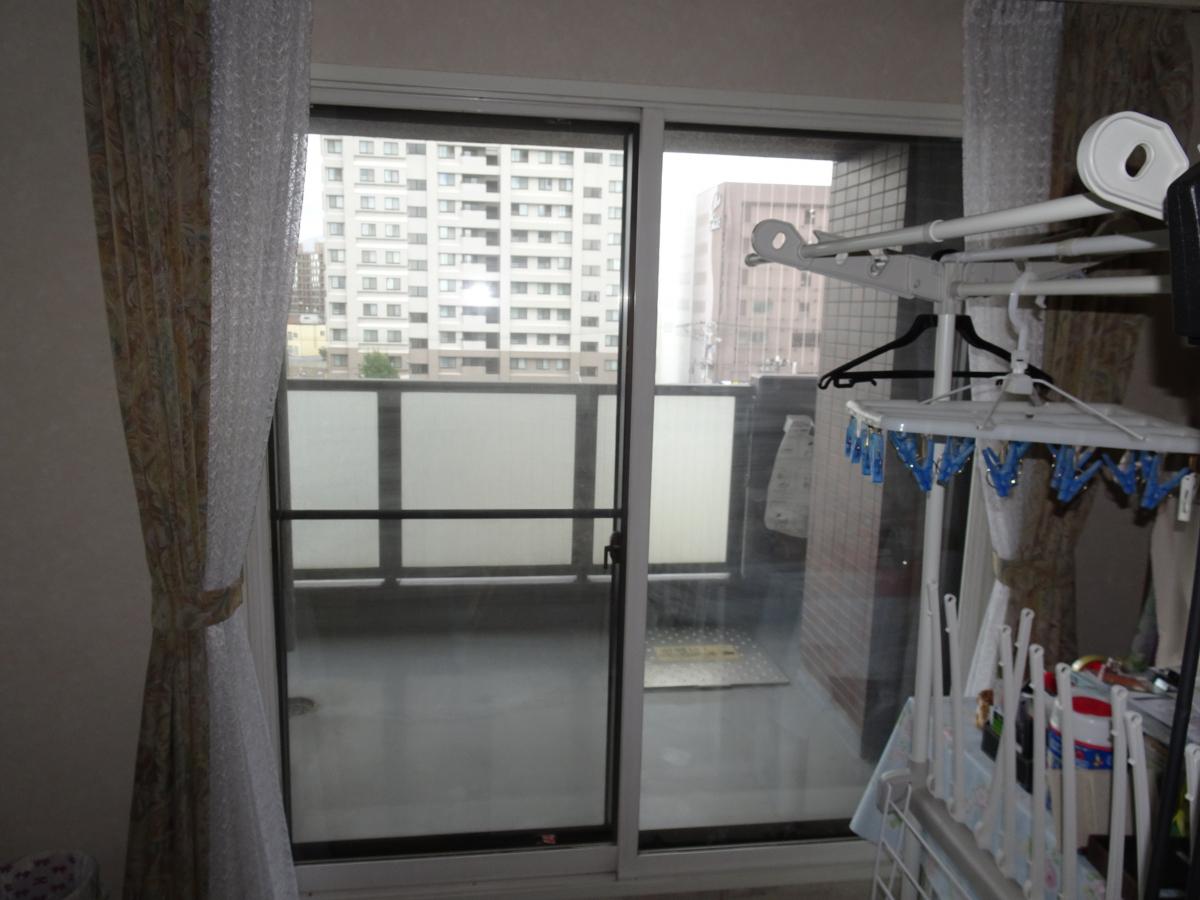 Live a Life(リブアライフ）のマンションの角部屋の気密対策の施工前の写真2