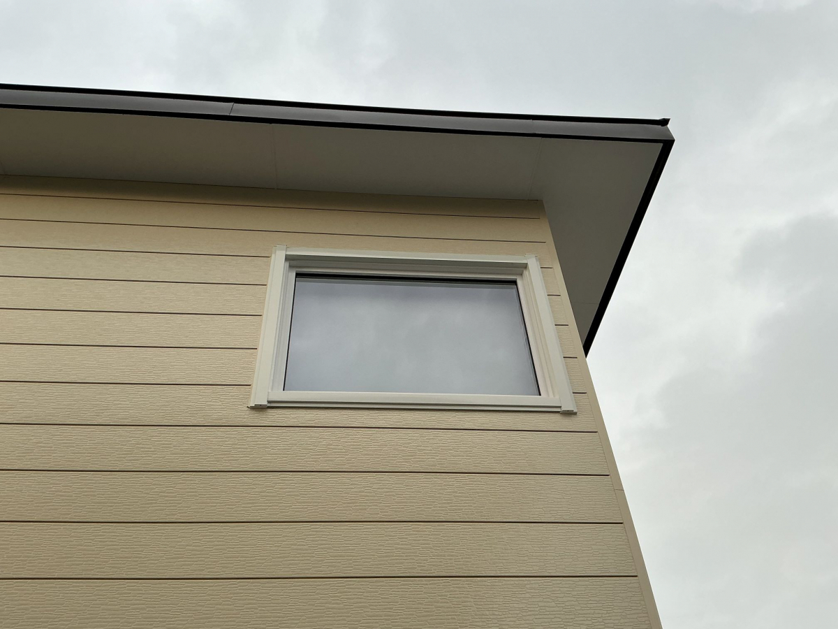 Live a Life(リブアライフ）の吹抜リビングの窓の断熱改修の施工後の写真2