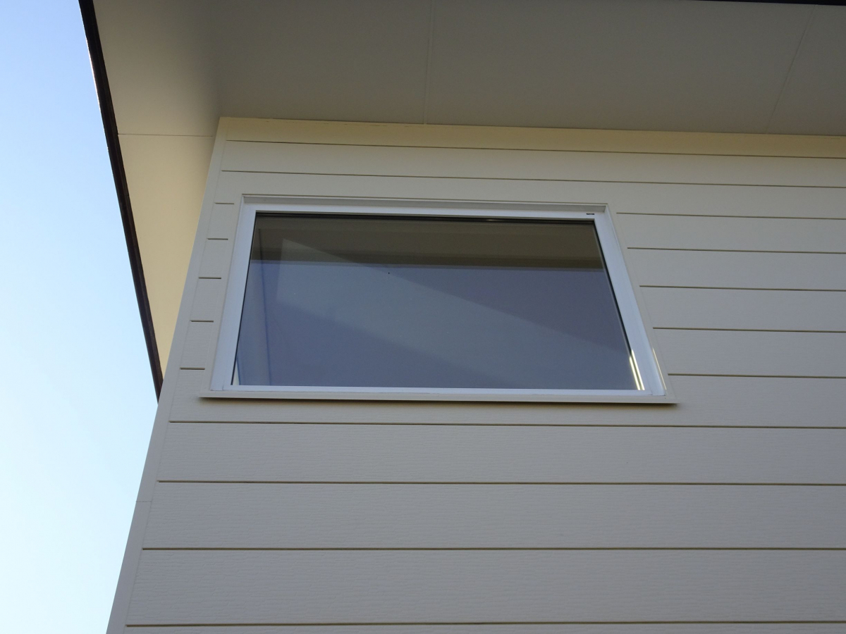 Live a Life(リブアライフ）の吹抜リビングの窓の断熱改修の施工前の写真1