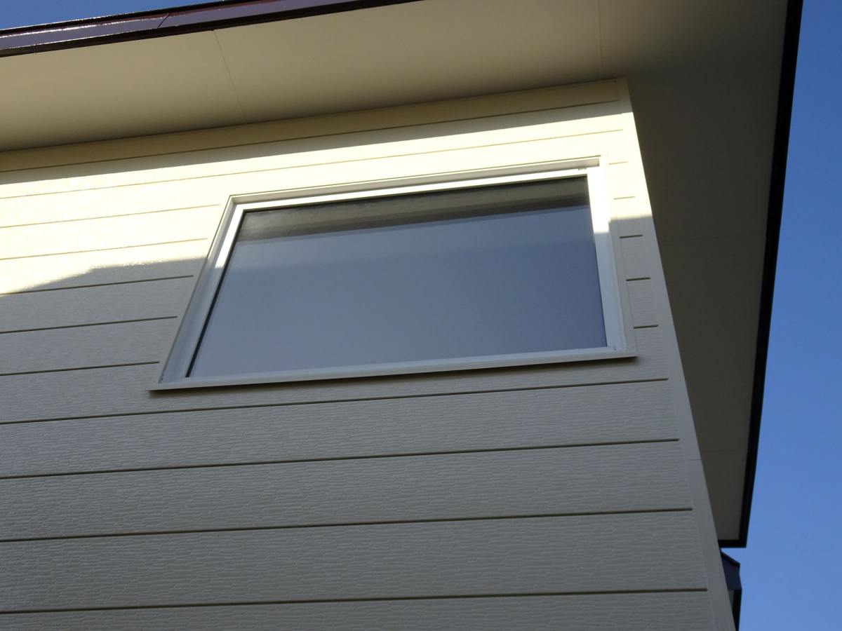 Live a Life(リブアライフ）の吹抜リビングの窓の断熱改修の施工前の写真2