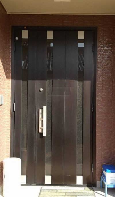 諫早トーヨーの素敵に大変身✨ 壁を壊さずに、玄関ドアを1日でリフォーム 「リシェント」の施工前の写真1