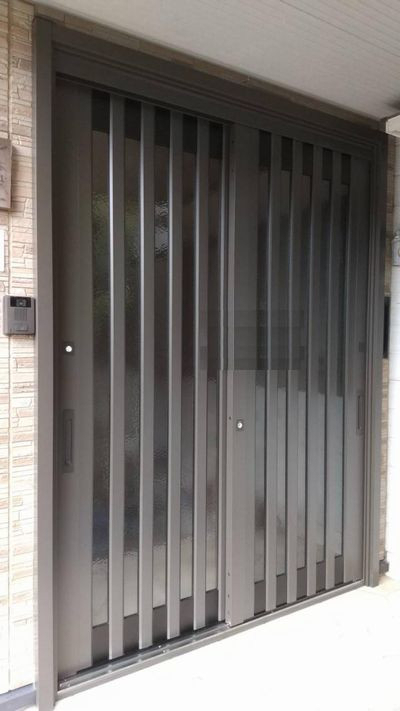 諫早トーヨーの素敵に大変身✨ 壁を壊さずに、玄関引戸を1日でリフォーム 「リシェント」の施工後の写真1