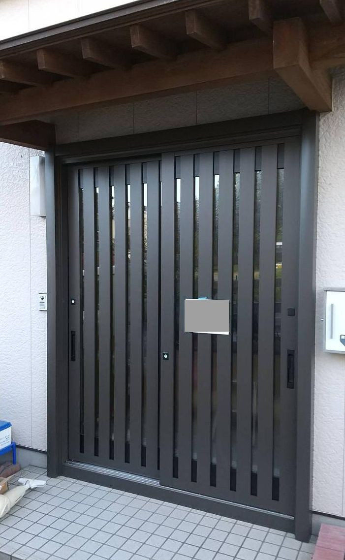 諫早トーヨーの素敵に大変身✨ 壁を壊さずに、玄関引戸を1日でリフォーム 「リシェント」の施工後の写真1