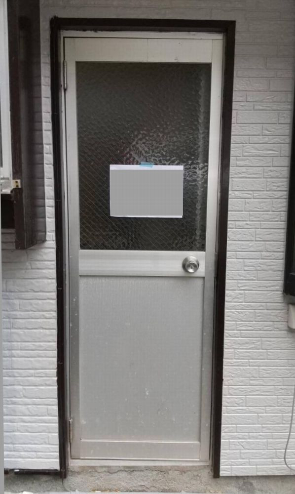 諫早トーヨーの勝手口ドアもリシェント。1日で勝手口ドアを快適リフォーム🔨の施工前の写真1