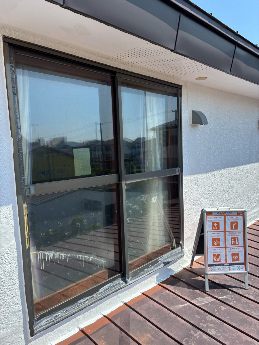 下川原アルミ工業の部屋の中が暑くてたまらない方にも、リフォームサッシはお勧めですの施工前の写真1
