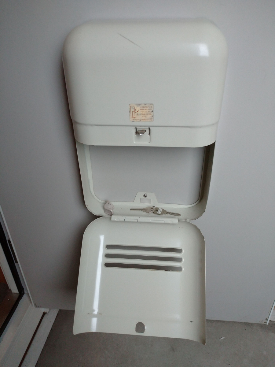 下川原アルミ工業のポストの受けカゴ交換しましたの施工前の写真2