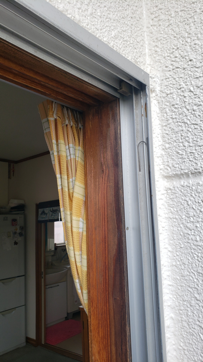 下川原アルミ工業の窓交換は大きな窓ほど効果を実感できますよの施工前の写真3