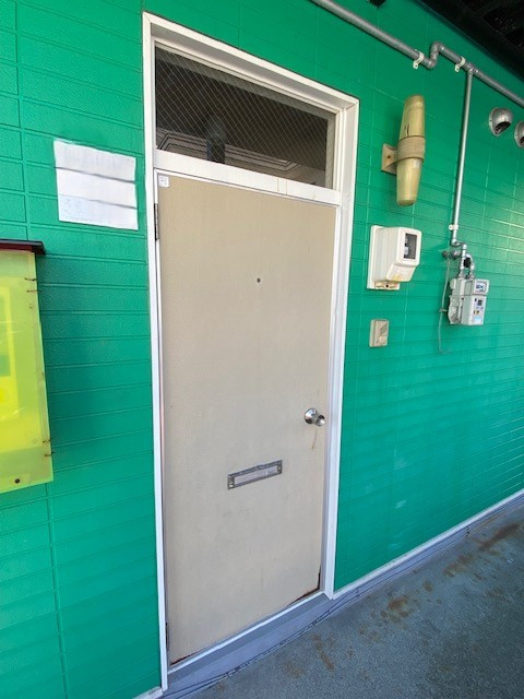 下川原アルミ工業のアパートドアをグレードアップしましたの施工前の写真1