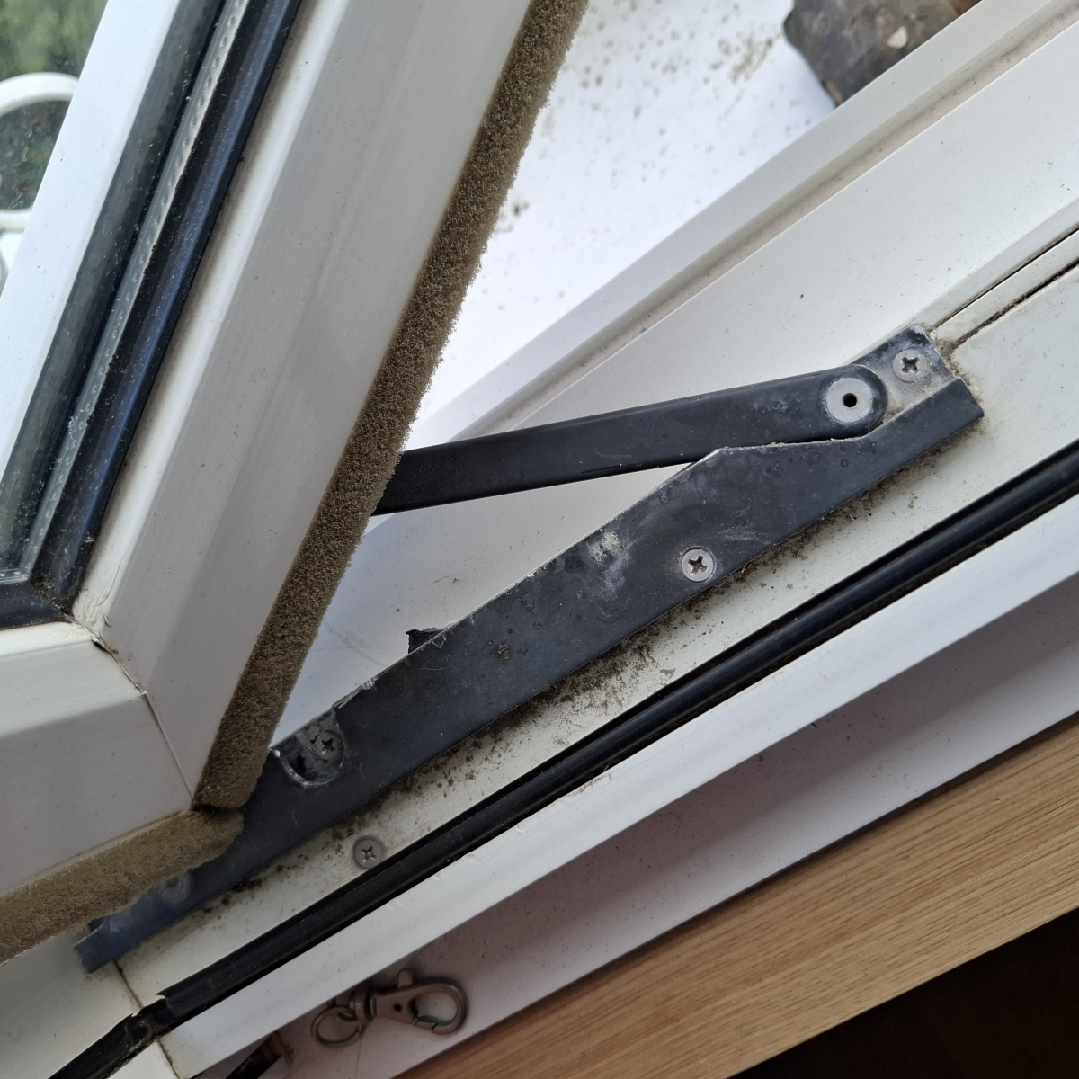 下川原アルミ工業の窓の「部分交換」の施工前の写真2