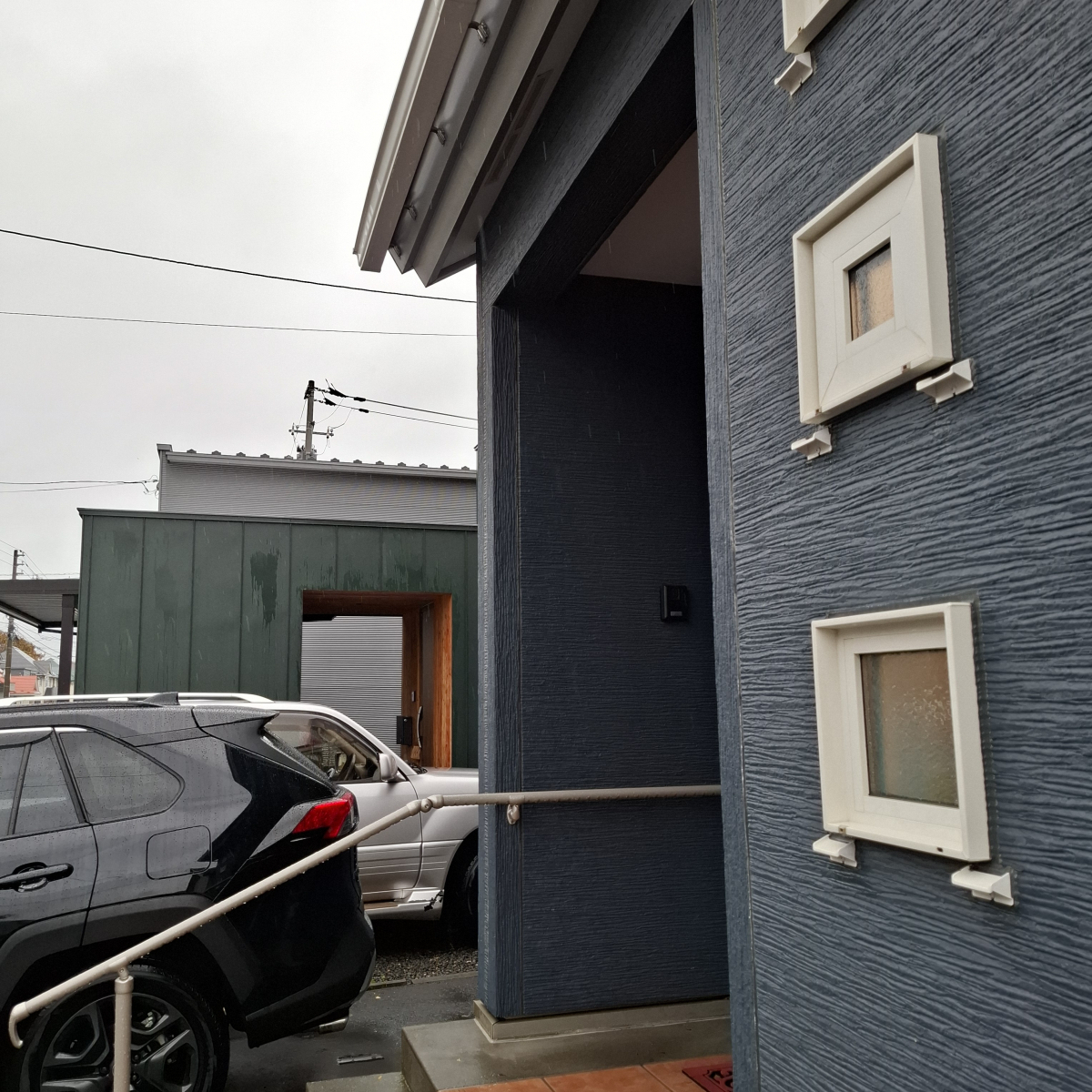 下川原アルミ工業のこだわりの玄関フード（風除室）の施工前の写真2