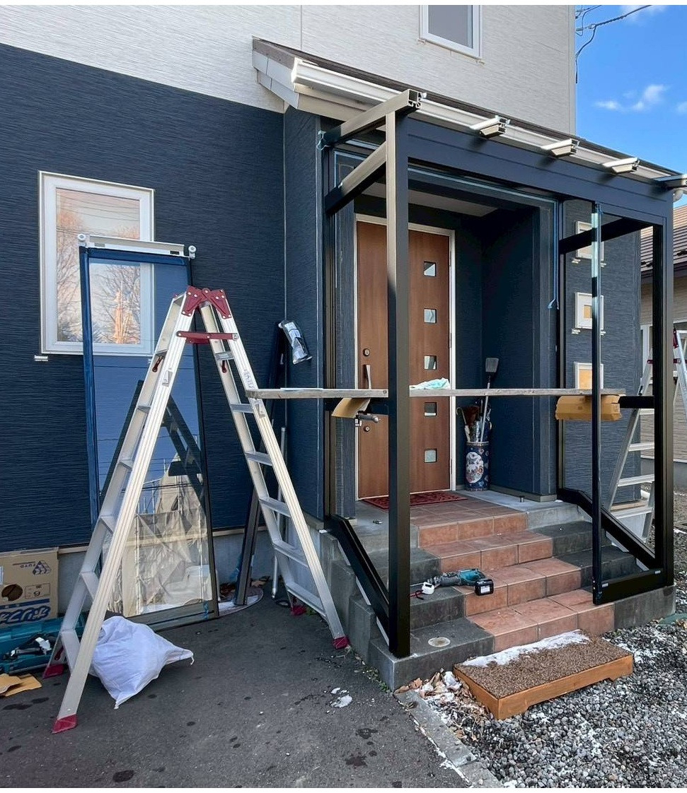 下川原アルミ工業のこだわりの玄関フード（風除室）の施工前の写真3