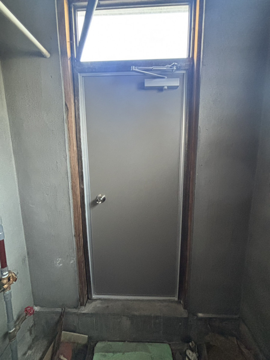 下川原アルミ工業の勝手口ドアの本体部だけ交換しましたの施工後の写真2
