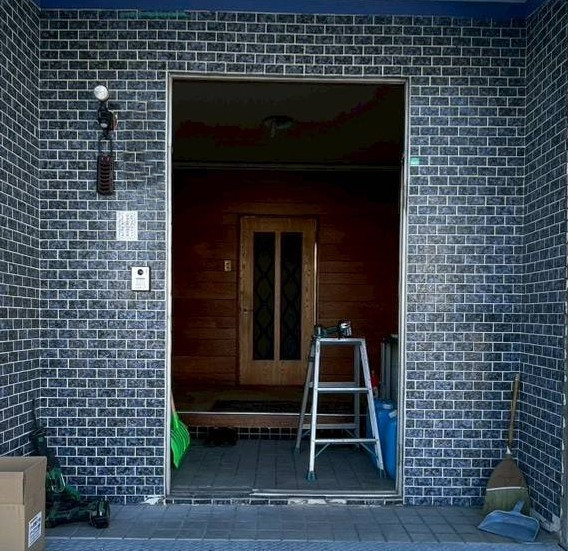 下川原アルミ工業の玄関前一新！　第２弾は玄関ドアの施工前の写真2