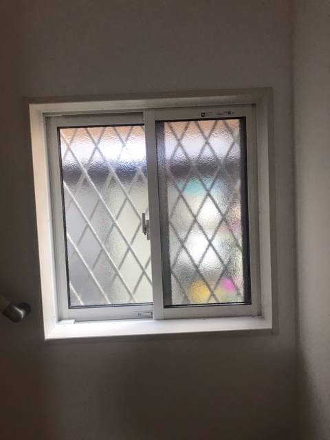 城南ケンソーのインプラス（内窓）設置工事 ・・・ 外の音も家の中からの声も気にせず一家団らんの施工前の写真2