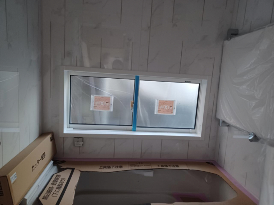 城南ケンソーのリプラス（アルミサッシ窓）交換工事 ・・・ 浴室をリフォームするときは、窓リフォームもご一緒に施工事例写真1