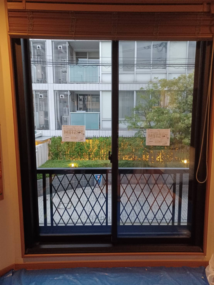 城南ケンソーの【実質負担約6割減！】冷え込むリビングが断熱窓で激変。補助金をフル活用した4窓リフォーム事例の施工後の写真1