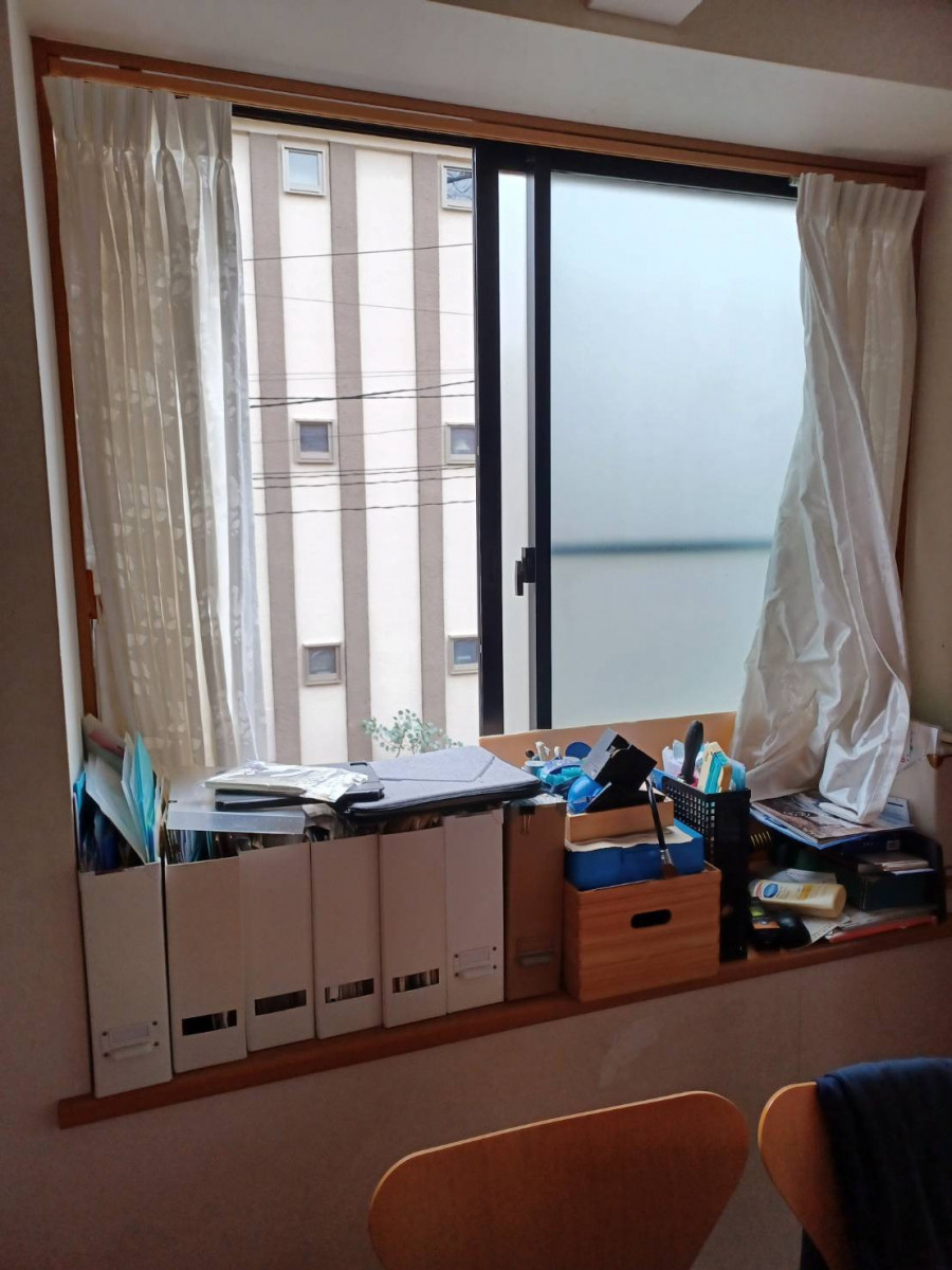 城南ケンソーの【実質負担約6割減！】冷え込むリビングが断熱窓で激変。補助金をフル活用した4窓リフォーム事例の施工前の写真2