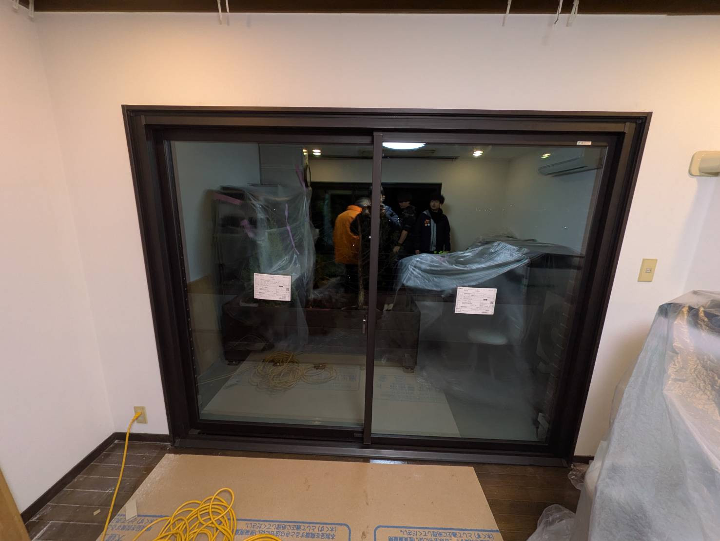 はやぶさアルミの【2026年も補助金対象！】LIXIL「リプラス」のカバー工法で快適な窓辺へリフォームの施工後の写真1