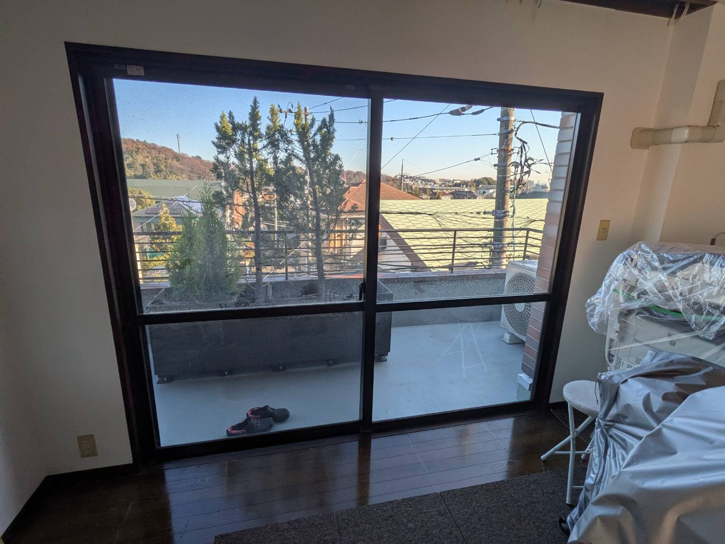 はやぶさアルミの【2026年も補助金対象！】LIXIL「リプラス」のカバー工法で快適な窓辺へリフォームの施工前の写真1