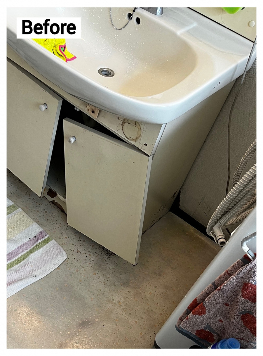 湖西トーヨー住器の使いやすさいっぱいの洗面化粧台です!の施工前の写真1