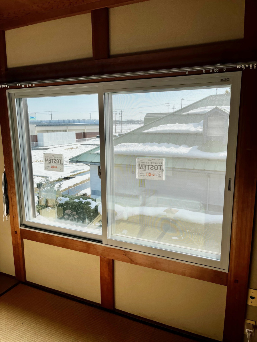 湖西トーヨー住器の窓枠の奥行が足りなくても内窓を取り付けることができます！の施工後の写真1