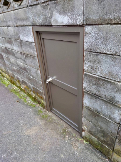 湖西トーヨー住器のブロック塀の木製のドアをアルミドアに取替♩施工事例写真1