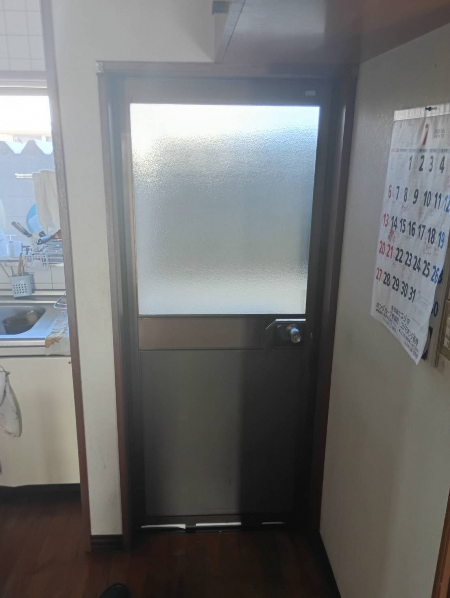 匠のリシェント勝手口ドア　採風の施工前の写真1