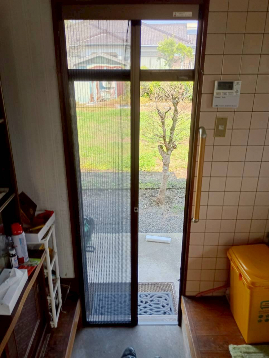 匠の勝手口　横引収納網戸の施工後の写真1