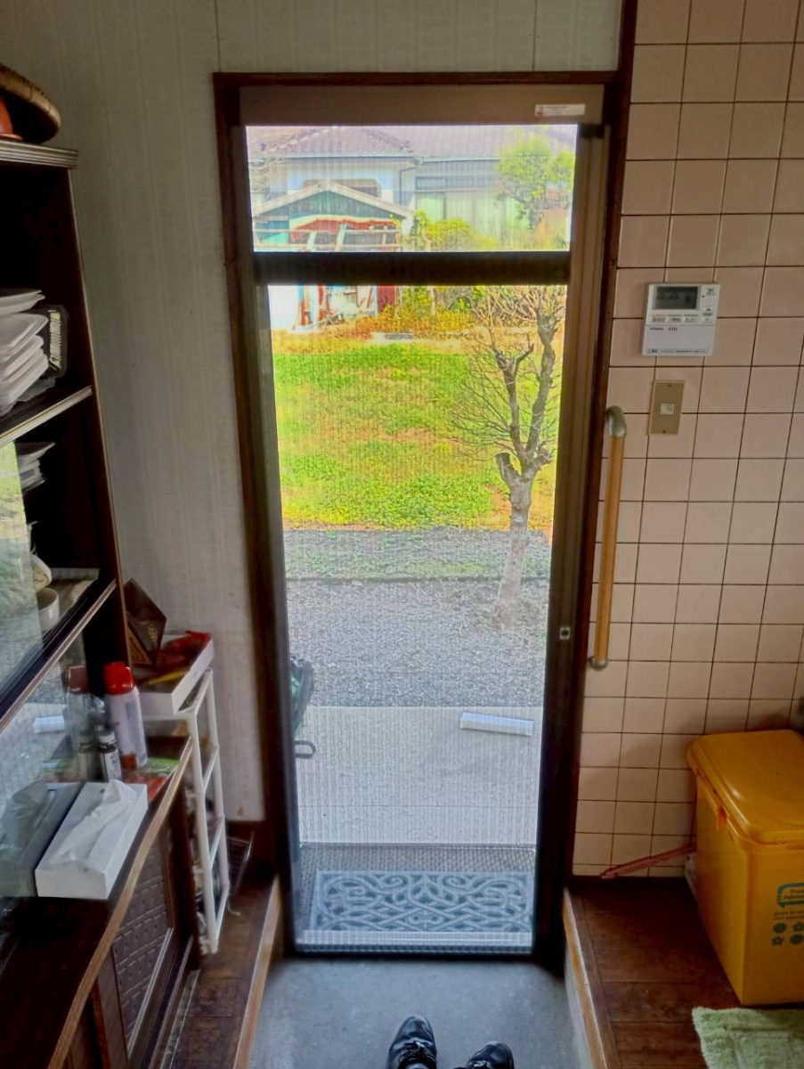 匠の勝手口　横引収納網戸の施工後の写真2