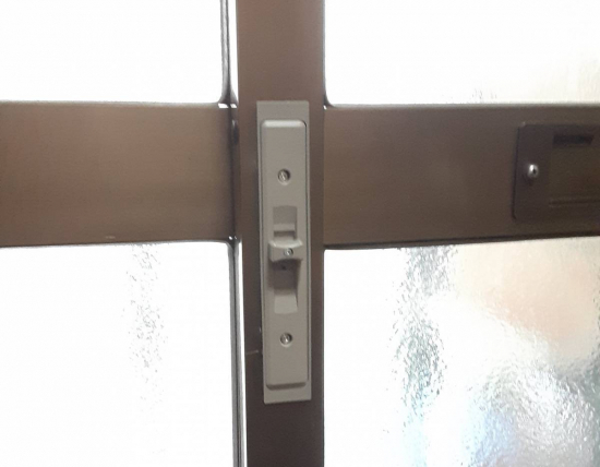 八戸トーヨー住器の玄関引き戸の鍵交換『八戸市内』施工事例写真1