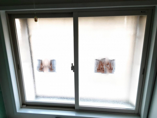 八戸トーヨー住器のお風呂の窓にも内窓施工事例写真1
