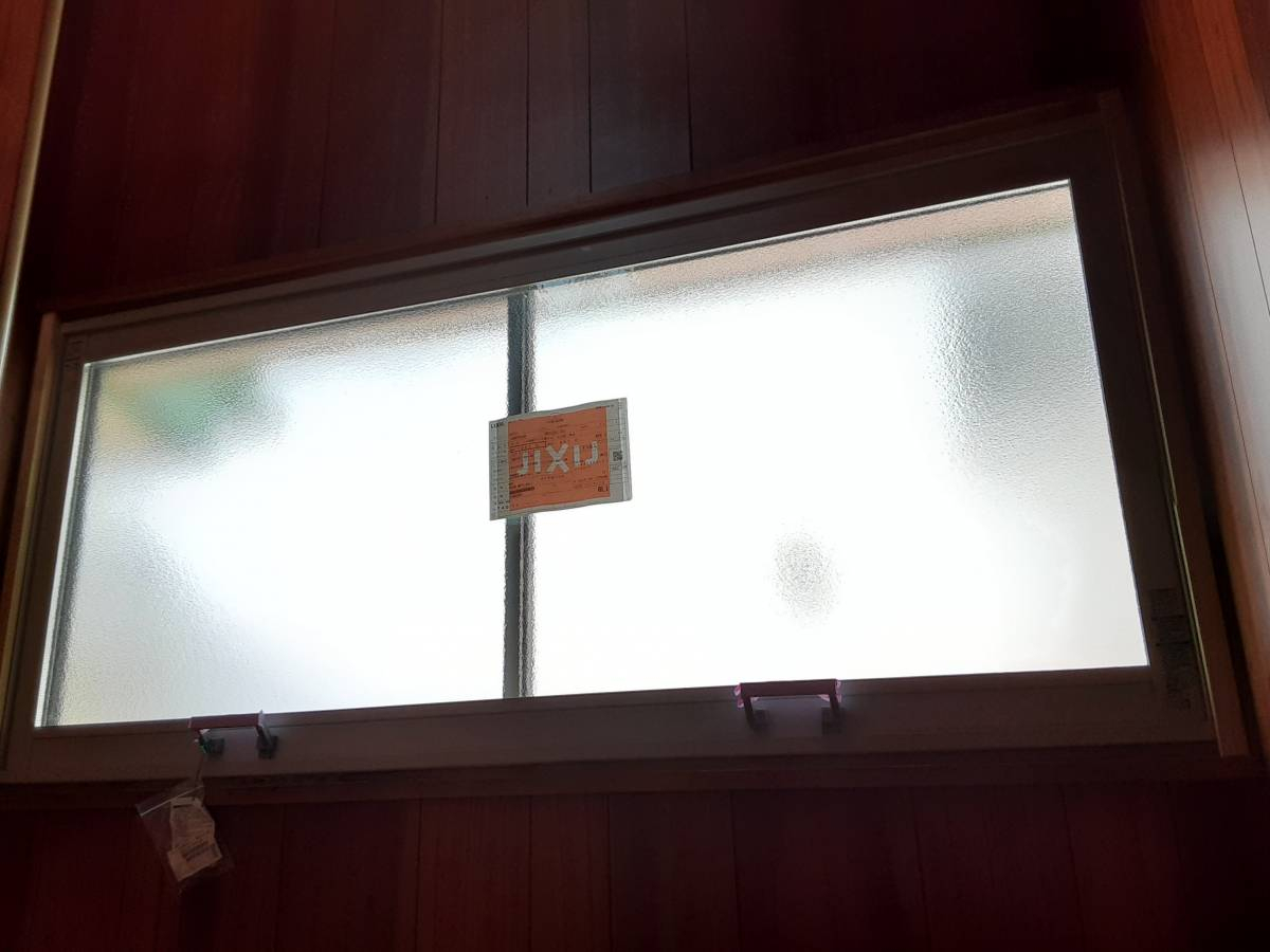 八戸トーヨー住器のはめころし（FIX窓）の内窓の施工後の写真1