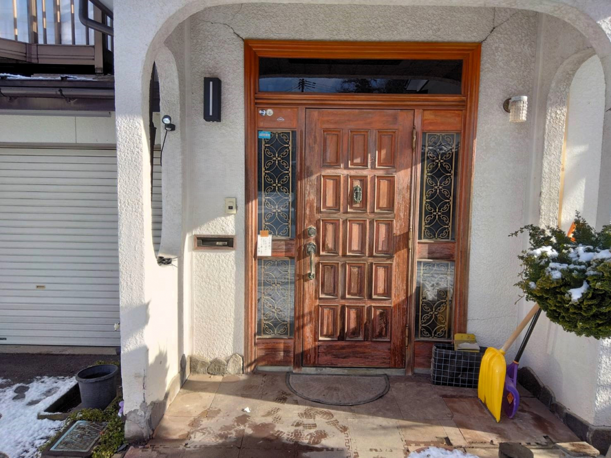 八戸トーヨー住器の八戸市 1DAYリフォーム玄関工事!の施工前の写真1