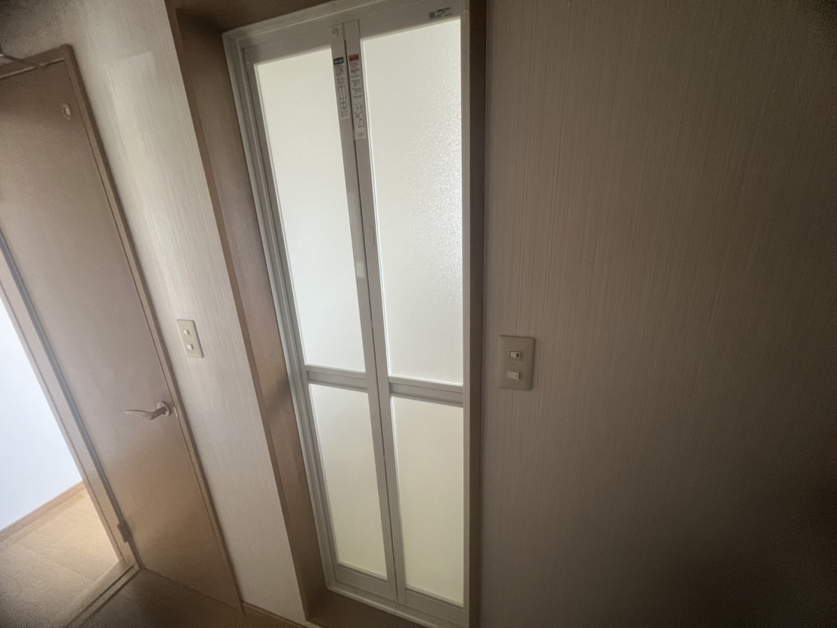 八戸トーヨー住器の八戸市内 毎日がもっと快適に♪ 壊れた浴室ドアをスッキリ交換!の施工後の写真1
