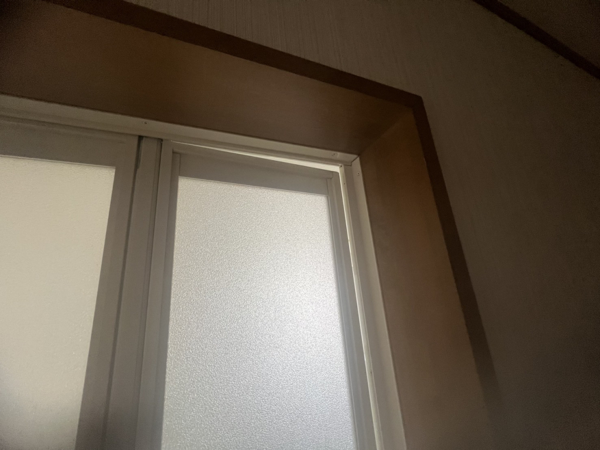 八戸トーヨー住器の八戸市内 毎日がもっと快適に♪ 壊れた浴室ドアをスッキリ交換!の施工前の写真2
