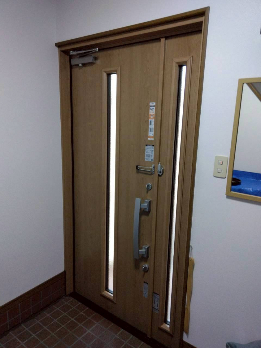 八戸トーヨー住器の【八戸市】1日で玄関が見違える！LIXILリシェントで明るく快適な玄関に😊の施工後の写真2