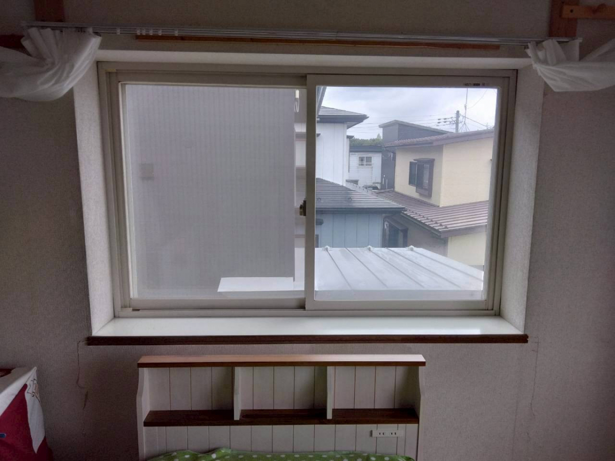 八戸トーヨー住器の八戸市でカンタン快適♪ LIXIL「インプラス」であったか＆静かな窓まわりへ✨の施工前の写真1