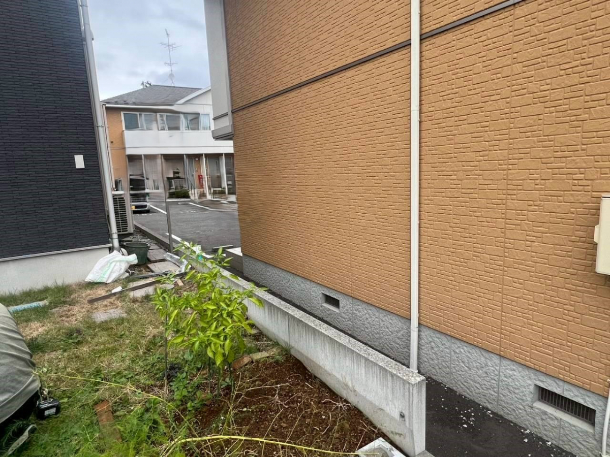 八戸トーヨー住器の八戸市　LIXILのフェンスAB TS-2型で毎日がもっと楽しくなるプライベートガーデンを叶えよう！の施工前の写真1