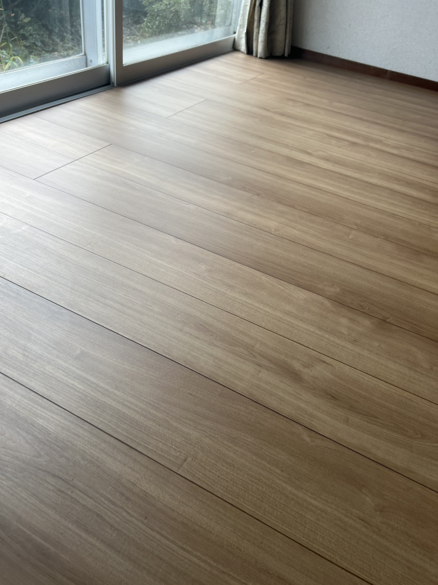 八戸トーヨー住器の八戸市！✨これぞリフォームならでは！✨日焼けの床を手軽に解決、そして気づいた玄関ホールの不安とは？の施工後の写真3