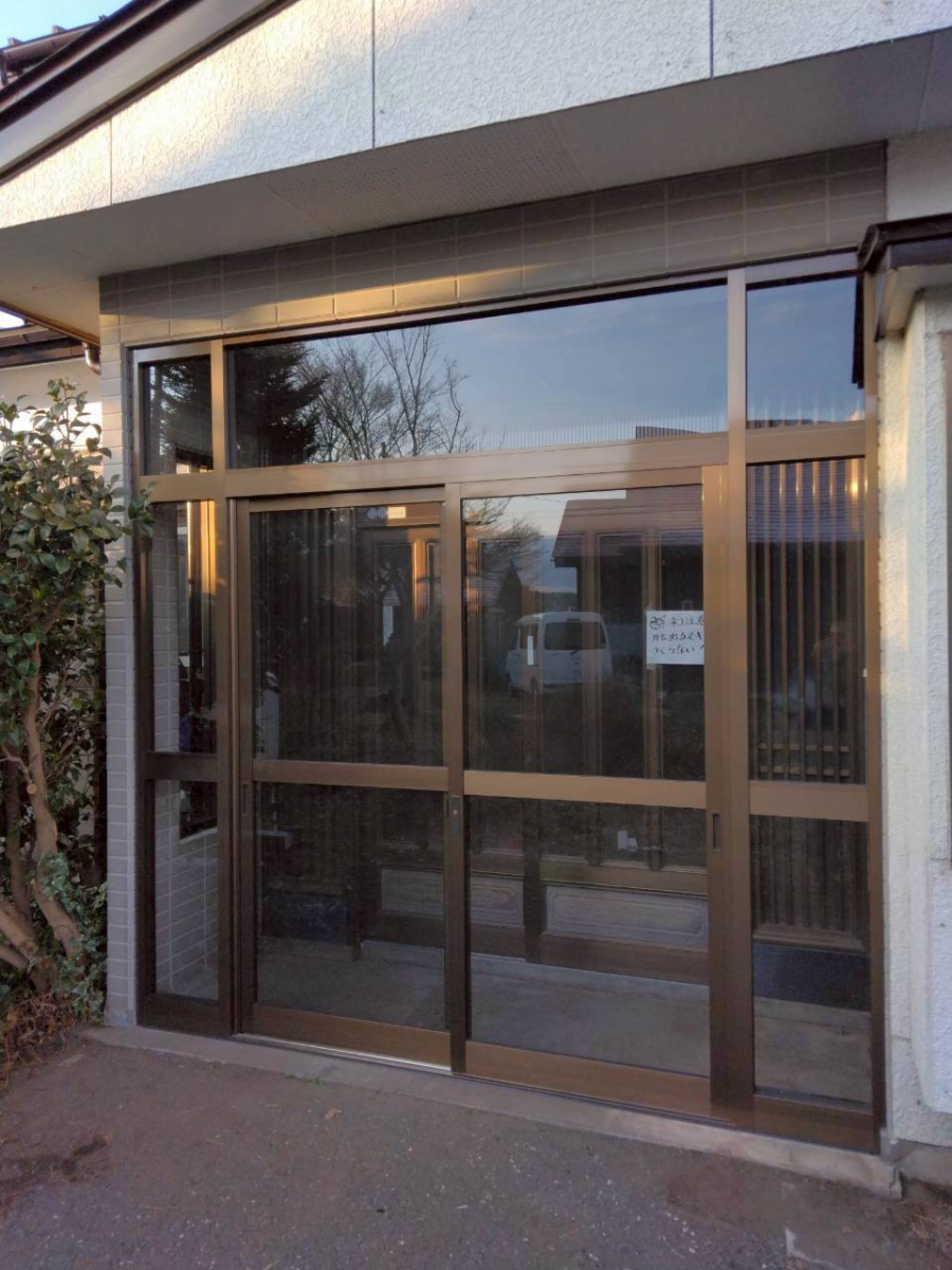 八戸トーヨー住器の「窓や玄関だけ」じゃない！😤風除室施工もお任せください💪の施工後の写真1