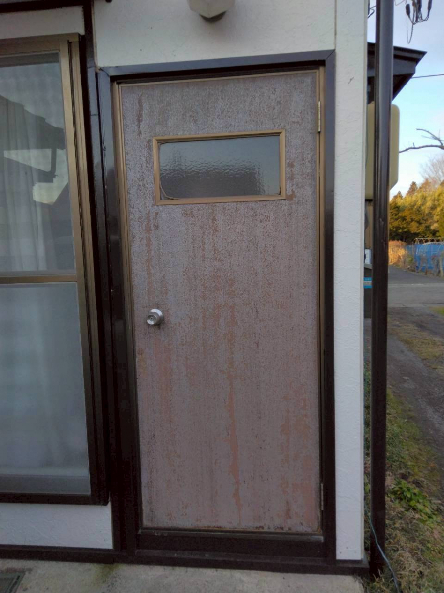 八戸トーヨー住器の開かずの勝手口から採風に！？リシェントでキッチンを明るく快適に大改造！✨の施工前の写真1