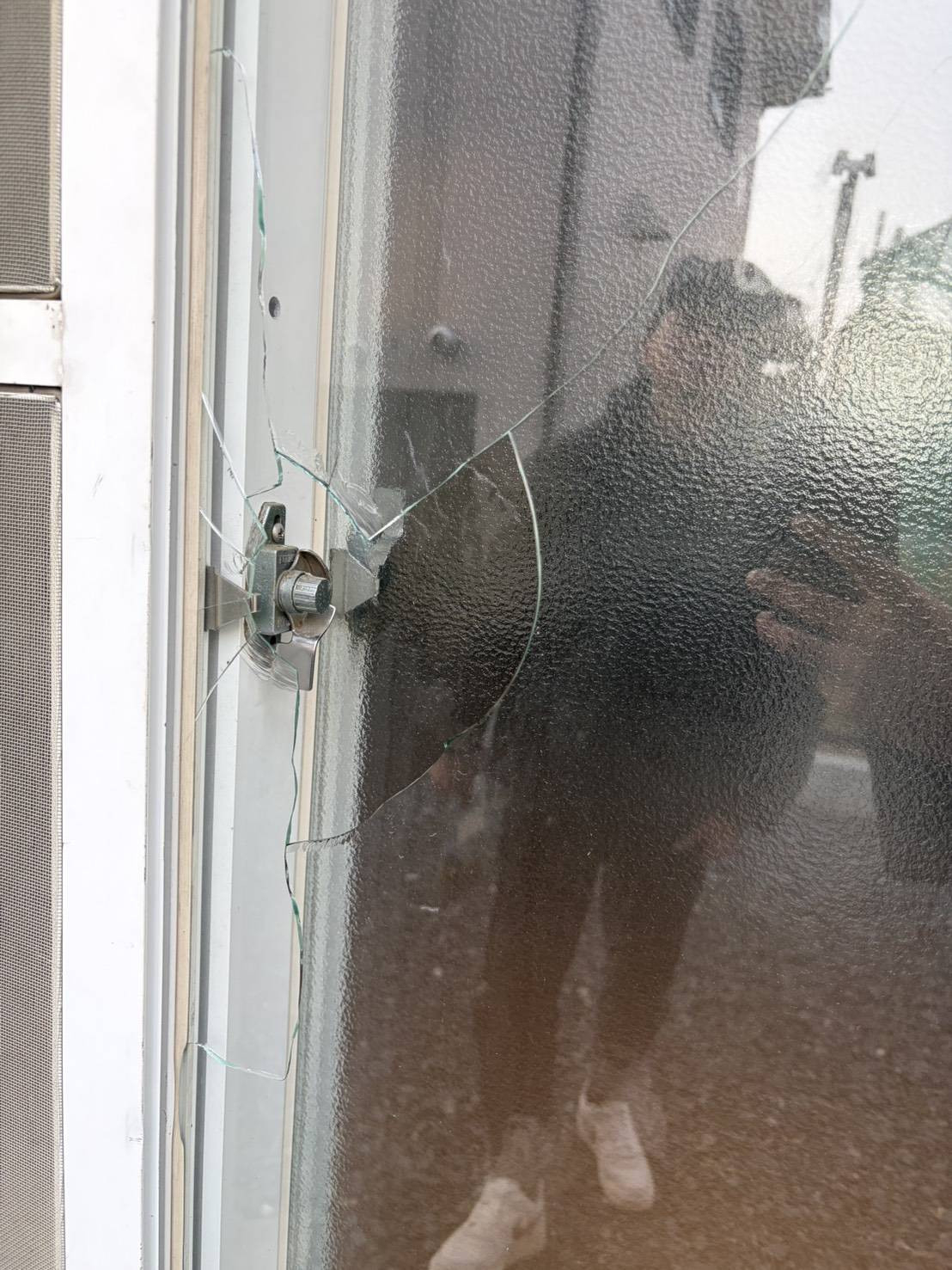 八戸トーヨー住器のまさか八戸でも。。窓被害もインプラスで！【2026年補助金も活用可能✨】の施工前の写真1
