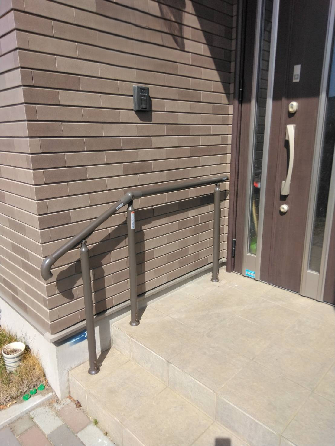 八戸トーヨー住器のLIXIL「グリップライン」で、家族みんなが歩きやすいお家へ大変身！の施工後の写真1