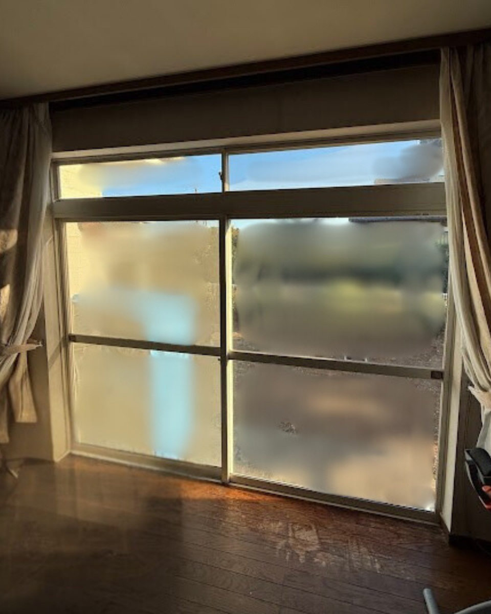 粕谷の【先進的窓リノベ2026】特大サイズでこれまで以上の高額補助｜テラス窓の内窓設置施工事例の施工前の写真1