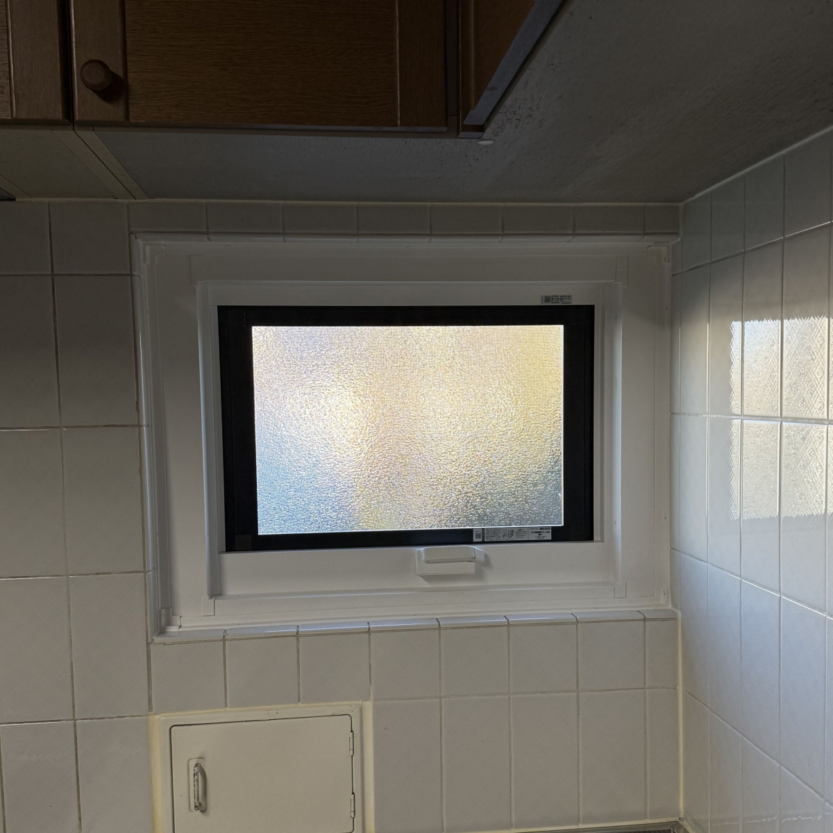 粕谷の【先進的窓リノベ2026】断熱性能が向上！ルーバー窓から横すべり出し窓へ外窓交換の施工後の写真1