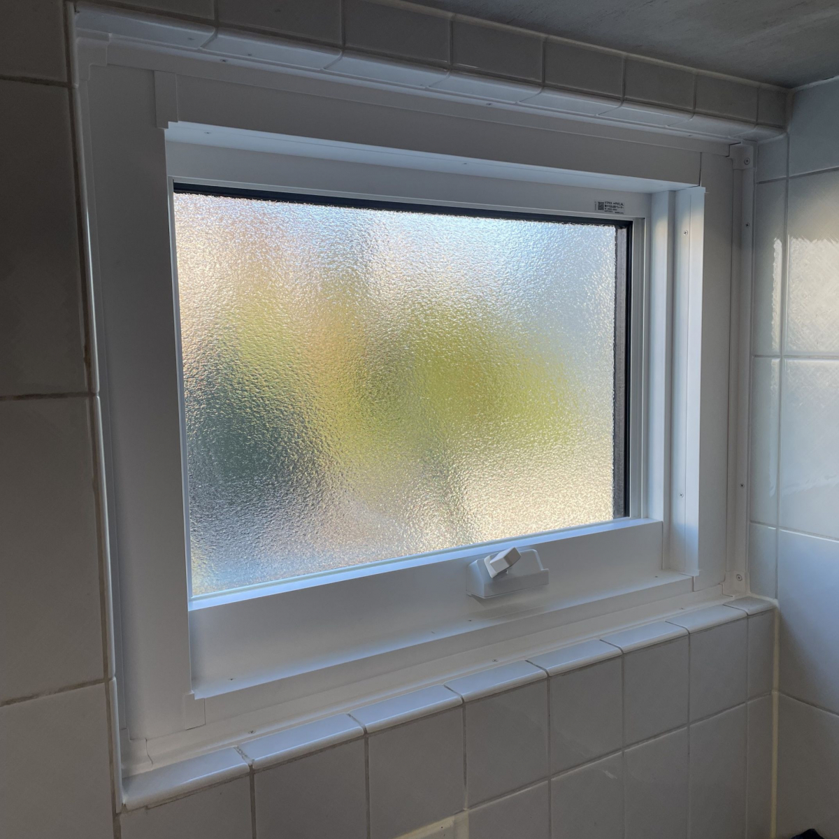 粕谷の【先進的窓リノベ2026】断熱性能が向上！ルーバー窓から横すべり出し窓へ外窓交換の施工後の写真3