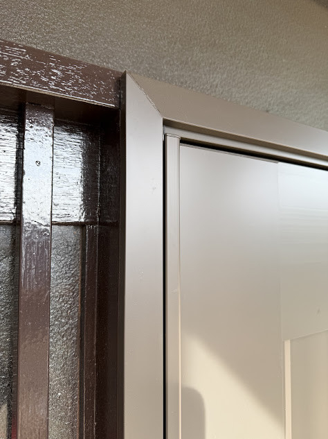 粕谷の【玄関ドアリフォーム事例】10万円台で交換可能！コストを抑えて快適な玄関への施工後の写真2